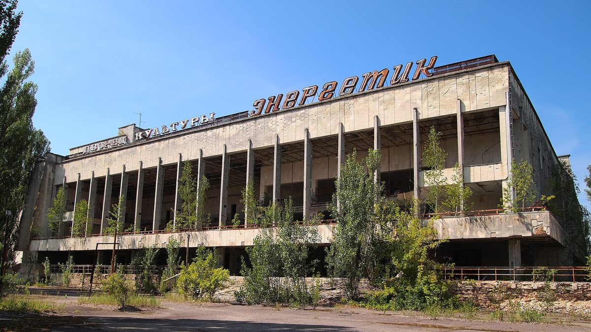 Заброшенный дворец культуры в Припяти