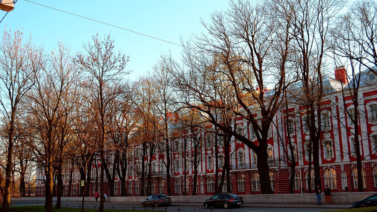 Здание Двенадцати коллегий в Санкт-Петербурге